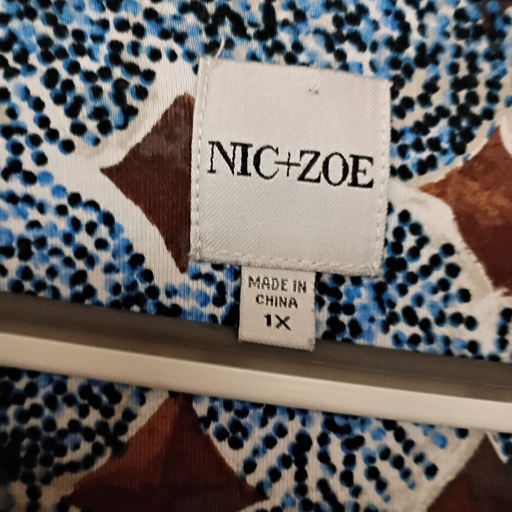 NIC+ZOE Sand Dollar Patterned Top - Picture 6 of 8